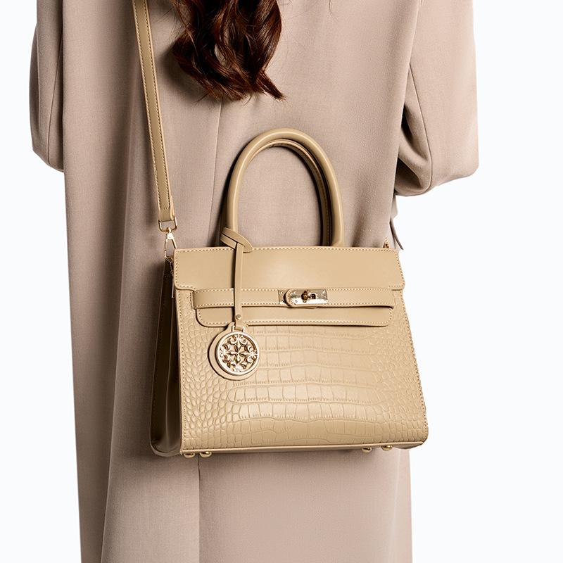 Women S Handbag Fashion Texture Simple Versatile Women S Bag Large Capacity Daily Commuter Shoulder Bag Women