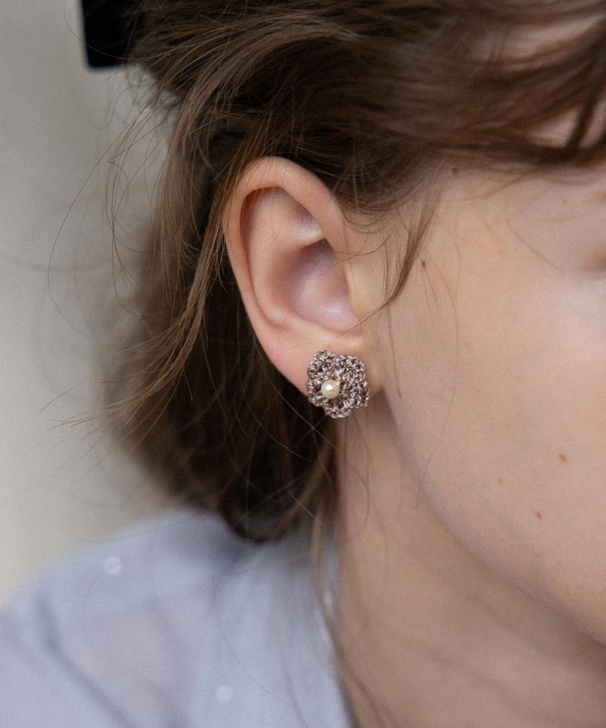 Merrymotive Gleaming Knit Flower Earring (Mocha)
