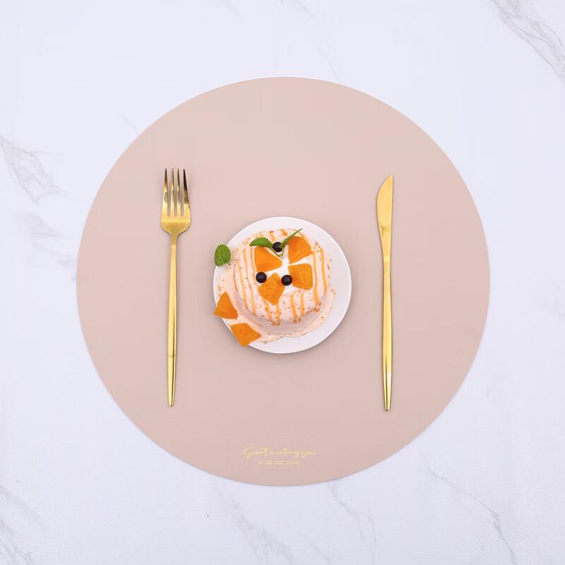 

Dirien European Gold-Stamped Heat Resistant Placemats