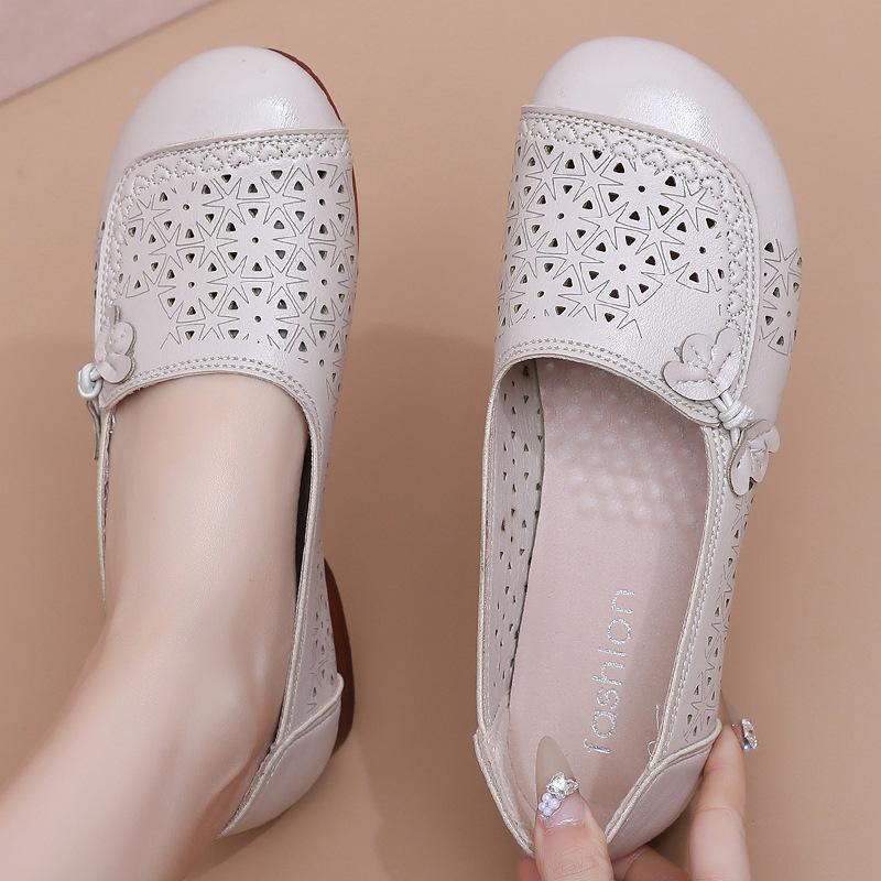 Soft-soled shoes, sandals, women's summer hollowed-out middle-aged leather shoes, new middle-aged hole-hole beef tendon soles, elderly single shoes
