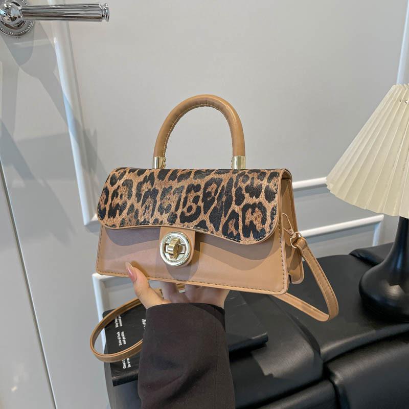 

Autumn and winter new small bag women s fashion portable small square bag retro texture versatile commuter messenger bag хаки