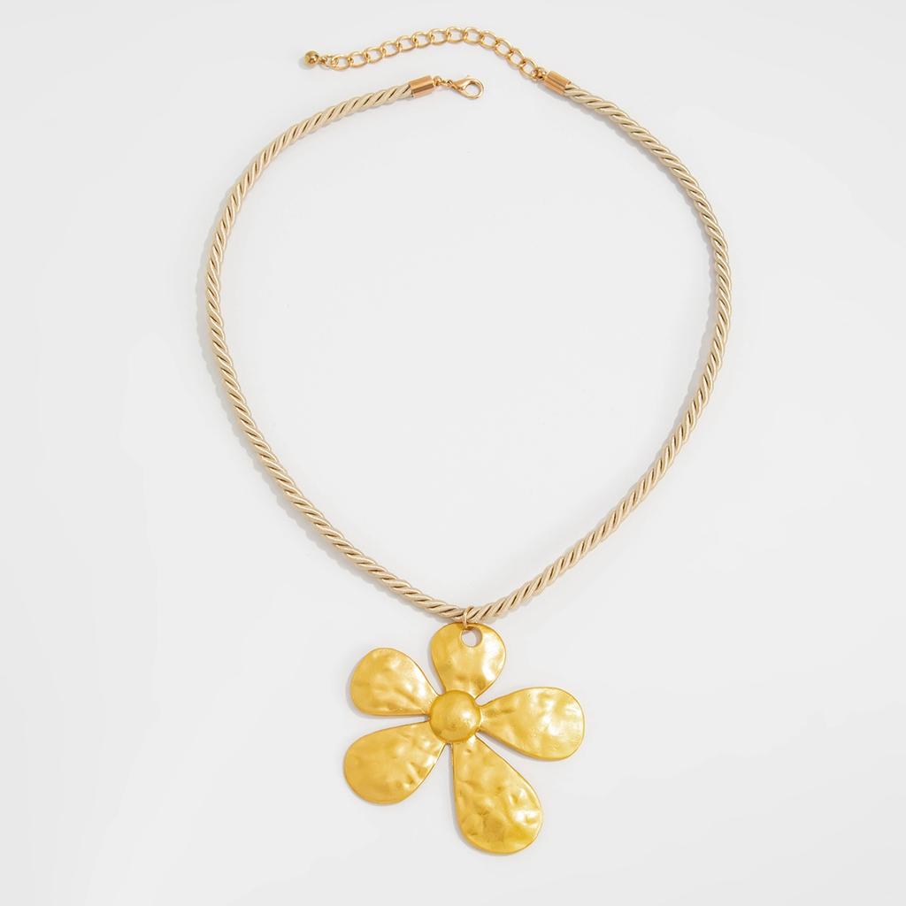 Spiral Geometric Square Flower Pendant Necklace Female, Hip Hop Trend Travel Auction with Collarbone Chain