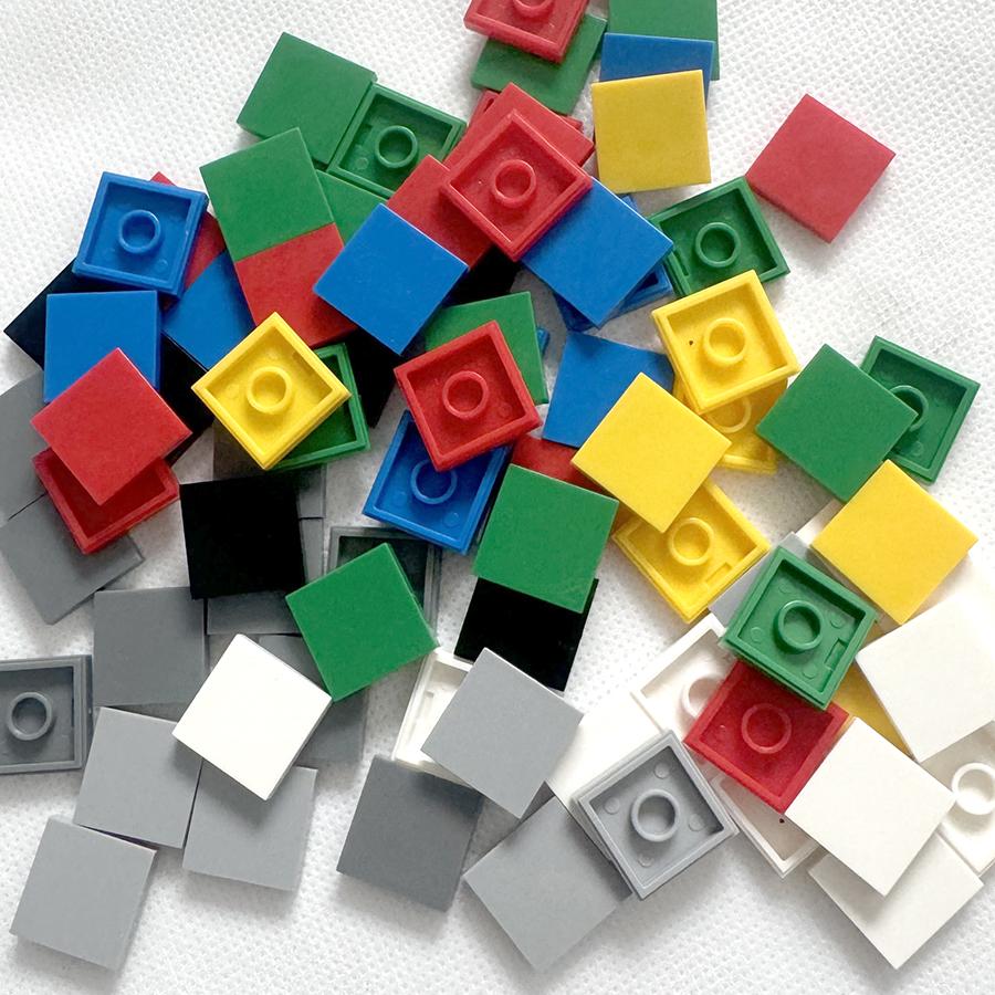 50pcs DIY Building Blocks 2*2 Figure Bricks Ceramic Tile 2x2 Educational Creative MOC Bricks 3068 Smooth Flat Tiles Toys