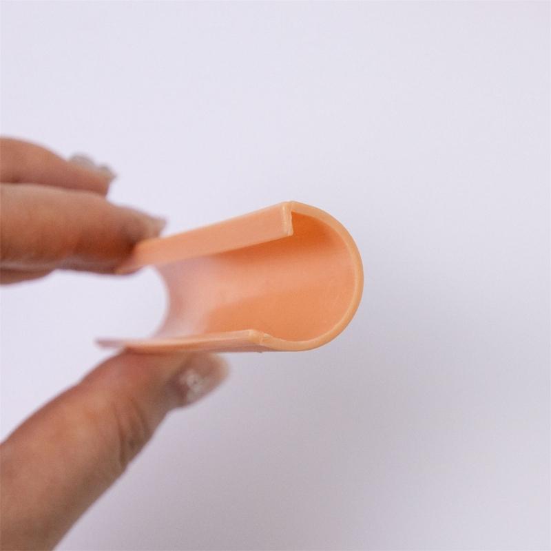 Portable Stitching Frame With Plastic and Metal Fabric Clamp Adjustable Embroidery Clip On Frame For Needlework Craft