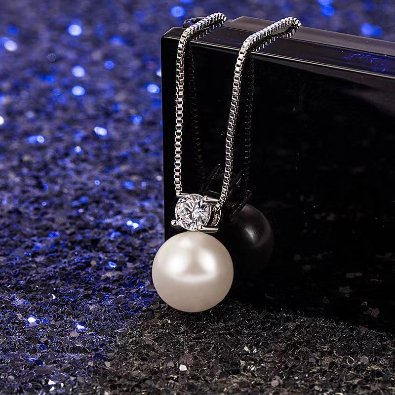 Single Diamond Hetian Jade Necklace for Women's New Light Luxury Niche Design Sense High-quality Versatile Collarbone Chain