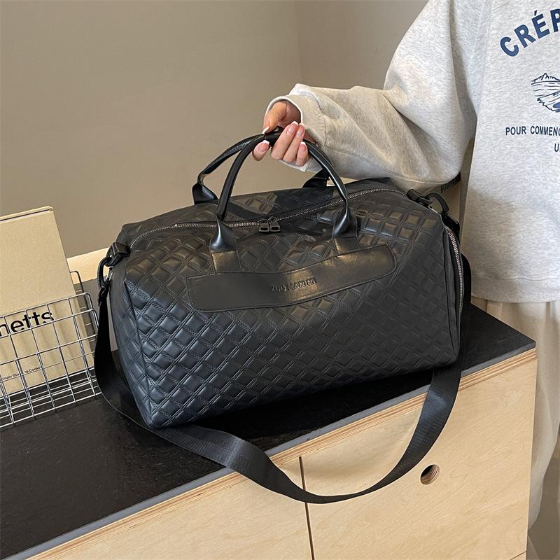 Stylish and simple foreign style fitness bag, diamond large capacity dry and wet separation, portable travel bag, business trip with shoes warehouse