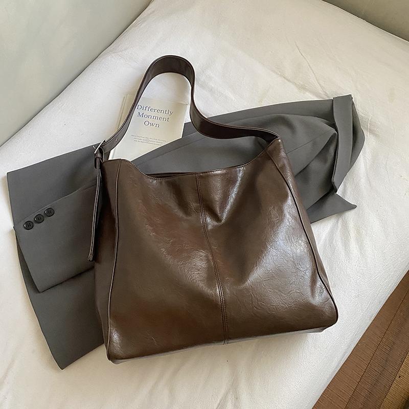 New Vintage Tote Bag Large Capacity Simple Women's Shoulder Bag Bucket Handbag For Female Commuting Corssbody Bag Underarm Tote