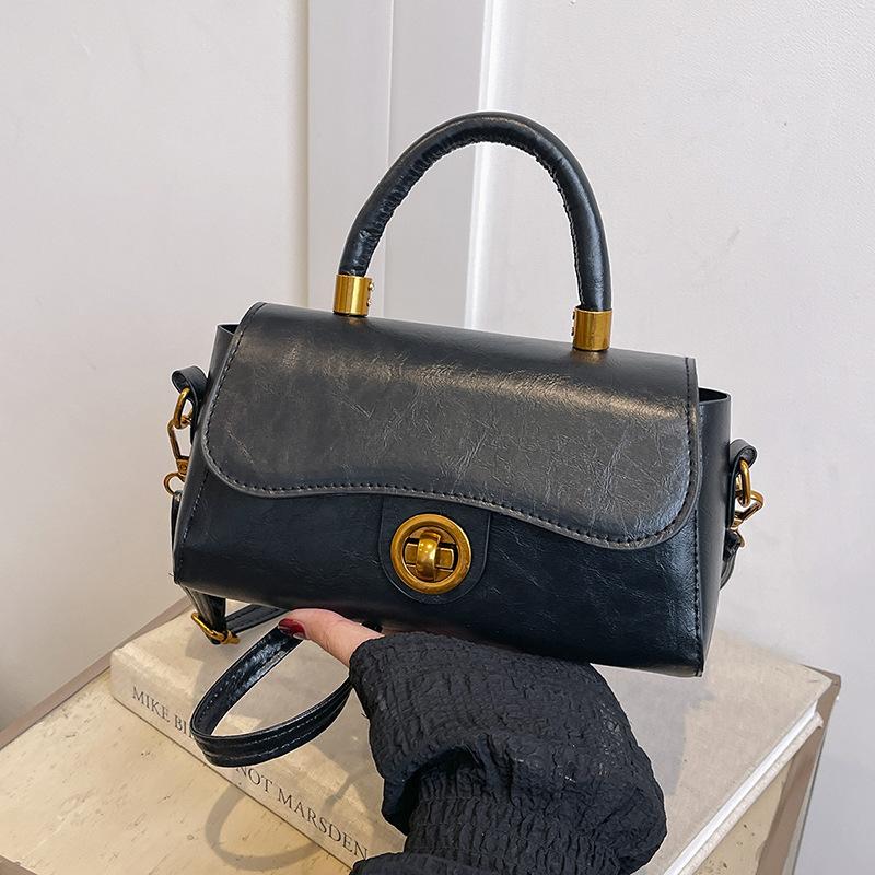 Fashion 2025 Summer New Small Square Bag Women's Handbag Trend Chain Red Wedding Bag Shoulder Messenger Bag