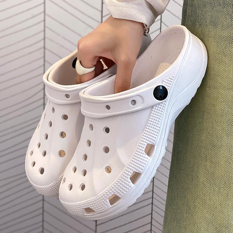 New Summer Simple Breathable Hole Shoes Women'S Low-Heeled Nurse Cartoon Cute Couple Bag Head Cool Slippers