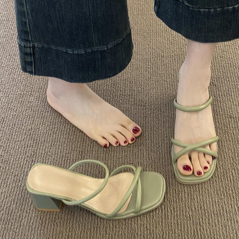 French niche thick heel cool slippers outside fairy shoes in the summer of 2025 new thin strap middle heel with skirt sandals