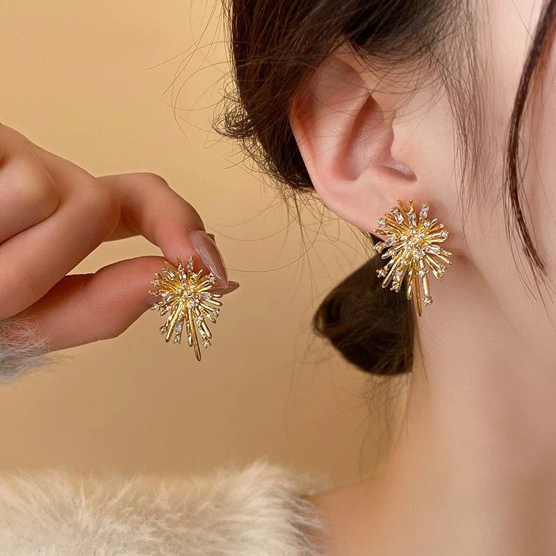 Sparkling Crystal Zircon Snowflake Pendant Earrings Women Exquisite Imitation Pearl Nebula Earrings Women New Year Party Jewelry