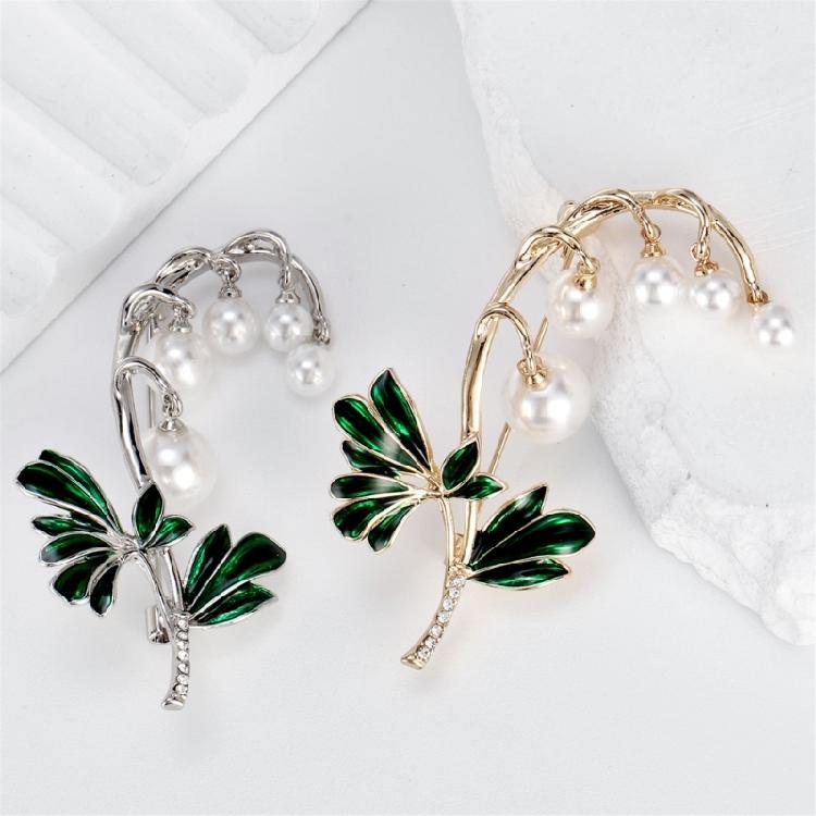Versatile Floral Pearls Brooch 2 Color Options Lightweight Zinc Alloy For Various Outfits