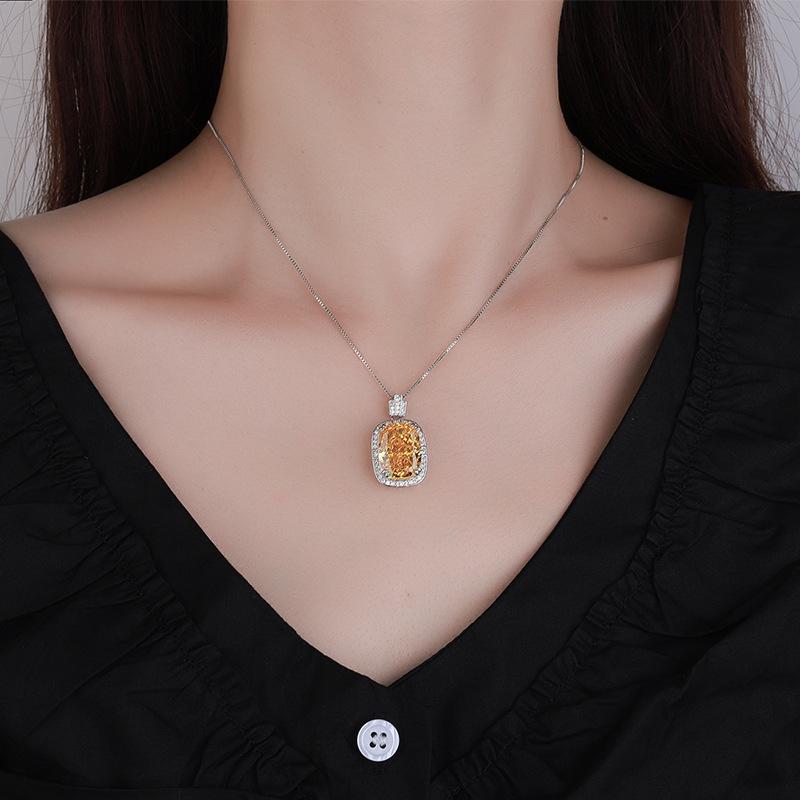 Bijoux Diamant Haute Carbone Coupe Fleur de Glace Cuivre Incrusté Rétro Tempérament Pendentif Collier Femme Hôte 12 * 16