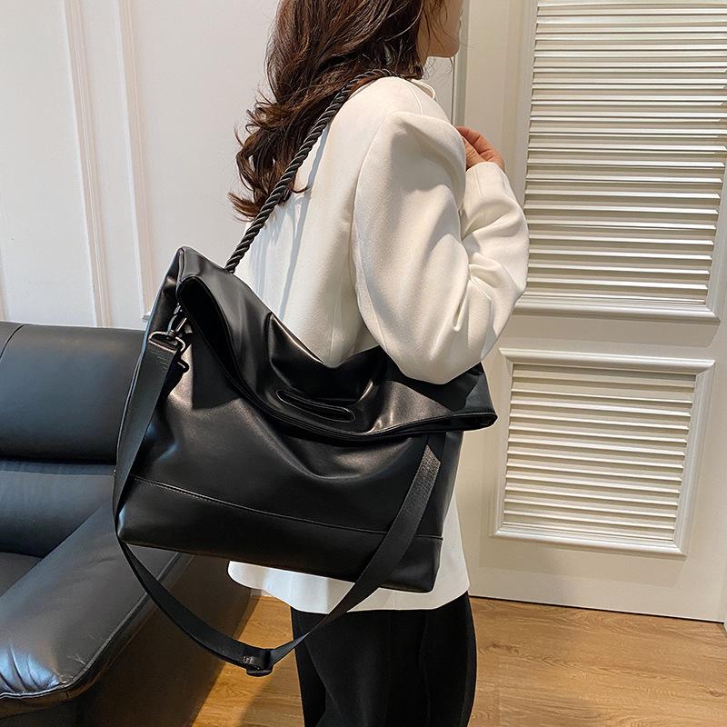 

Retro large-capacity tote bag women s 2025 autumn/winter new commuter shoulder bag college students class handheld crossbody bag 46*15*42 чёрный