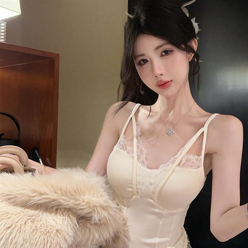 Hollow Lace Fashionable Camisole Vest with High-end Feel Slim Fit and Slimming with Chest Cushion As The Base Top