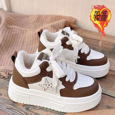 Kleine weiße Schuhe Damen Winter Samt High-Top Dicke Sohle Schuhe 2024 Neu Vielseitig Nische Warm Zwei Baumwollschuhe Sportschuhe
