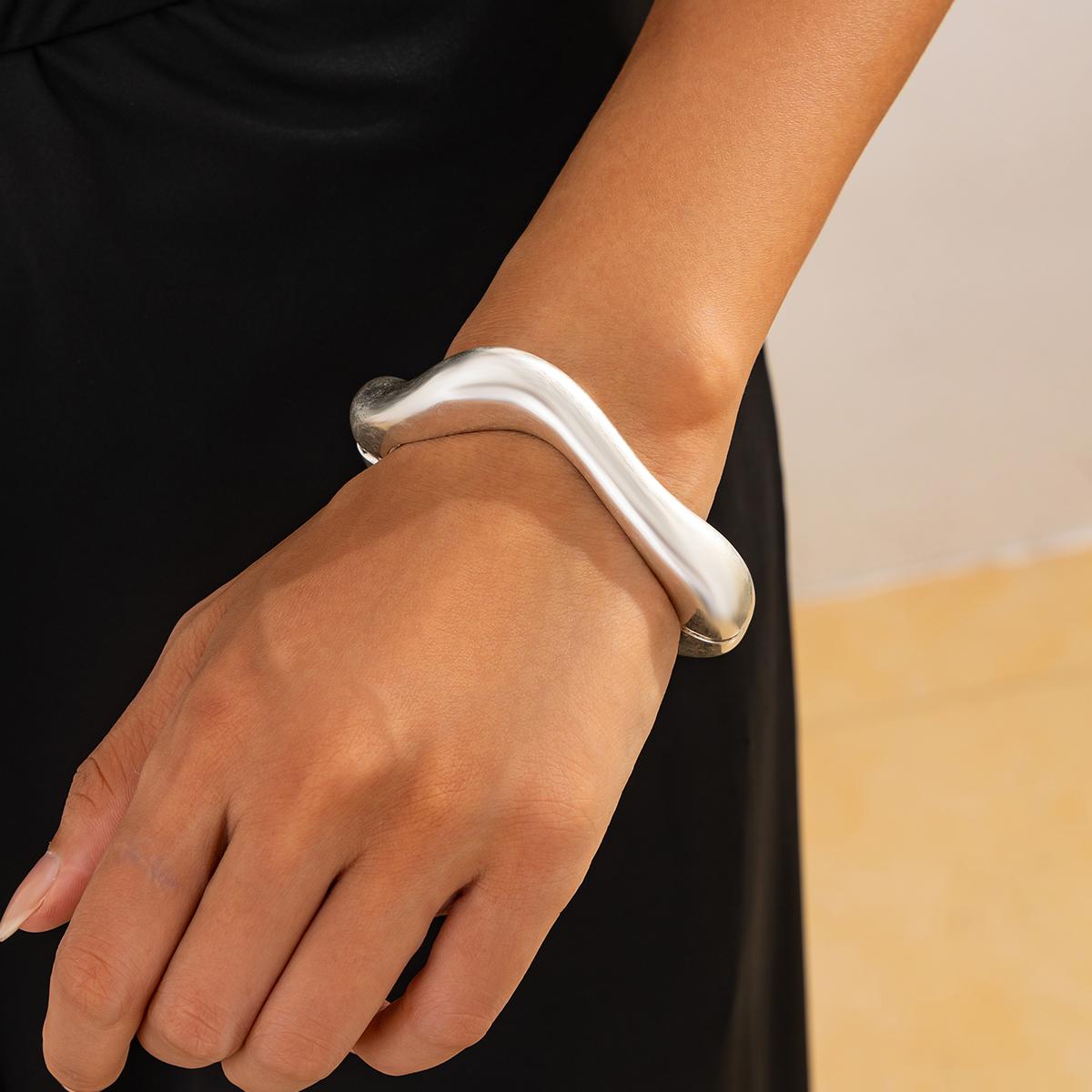 

Ingemark Punk Creative Matte Irregular Heavy Metal Chunky Wide Cuff Bangles Women Goth Geometric Spring Bracelets Hand Jewelry