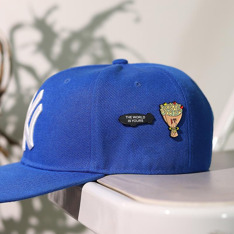 Die Welt Gehört Dir Luftschiff Retro Mexikanische Metall Hutnadel Emaille Pin Benutzerdefinierte Rosenstrauß Abzeichen Pin Golfkappe Baseballkappe Clip Geschenk