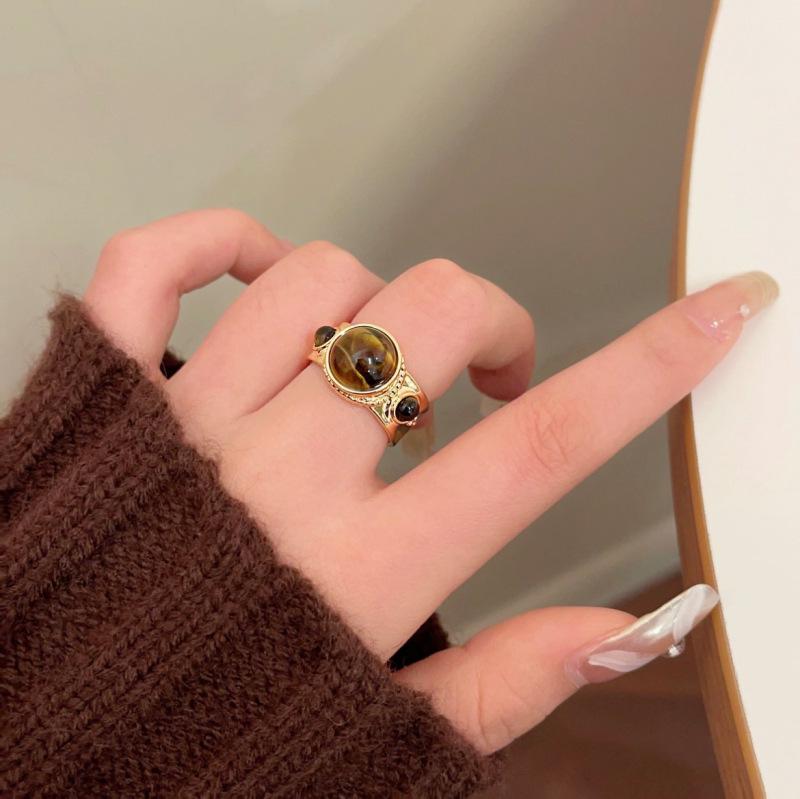 Artistic Retro Geometric Resin Ring - High-End Versatile Fashion Jewelry