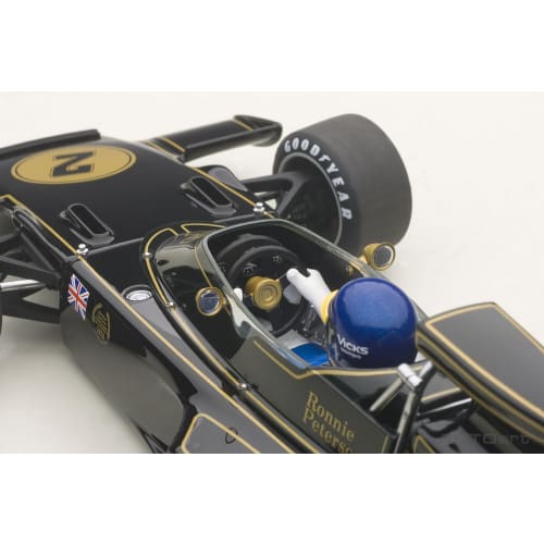 AUTOart 1/18 Scale Lotus 72E 1973 #2 Ronnie Peterson (with driver figure)