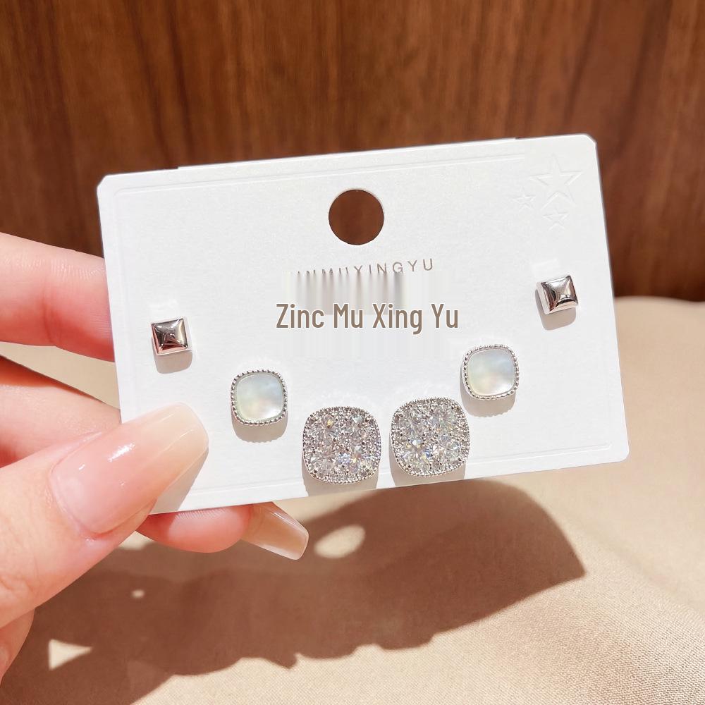 Copper-Plated Gold Fashion Earring Set: Lightweight, Luxurious Six-Piece Studs with a Versatile High-End Feel for Women