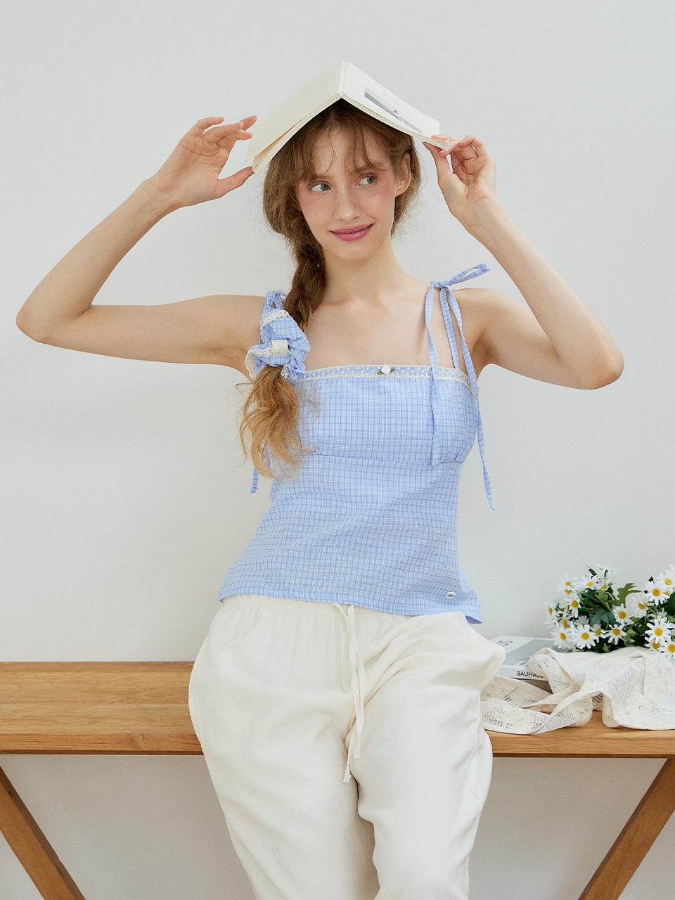 Double Hips Lace Rose Sleeveless Blouse (Blue) Blue