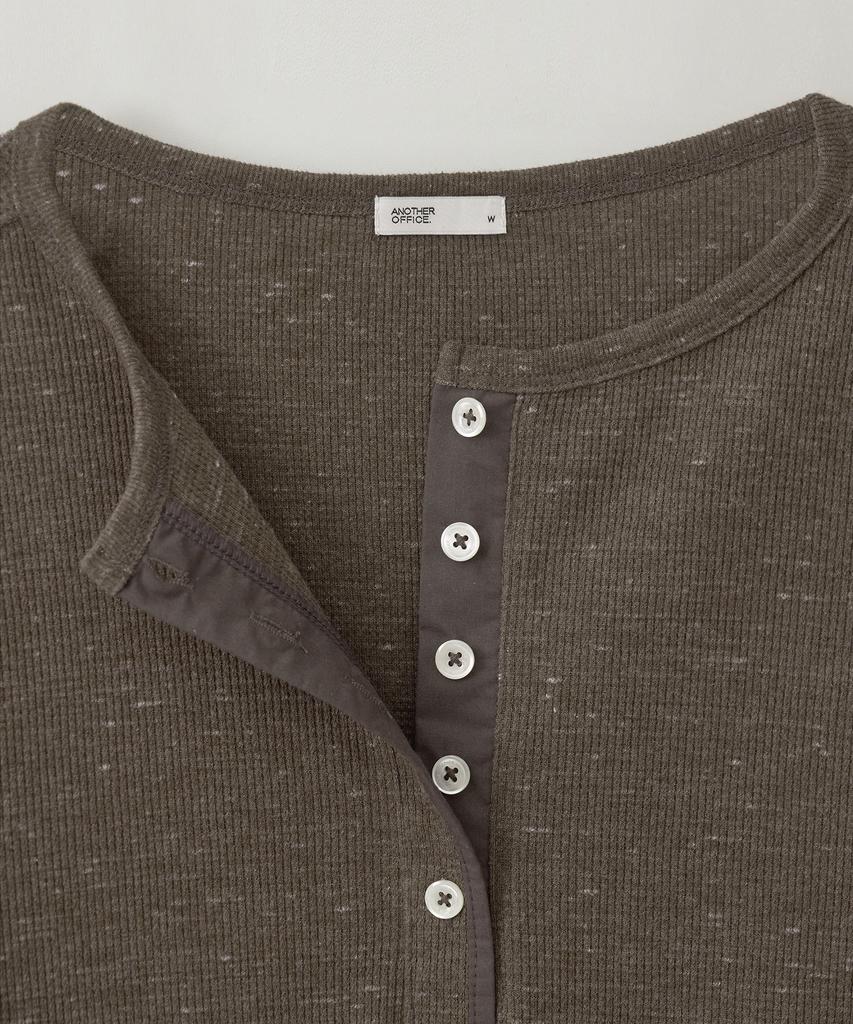ANOTHER OFFICE WOMEN W. Waffle Henley Shirt (Mild Brown)