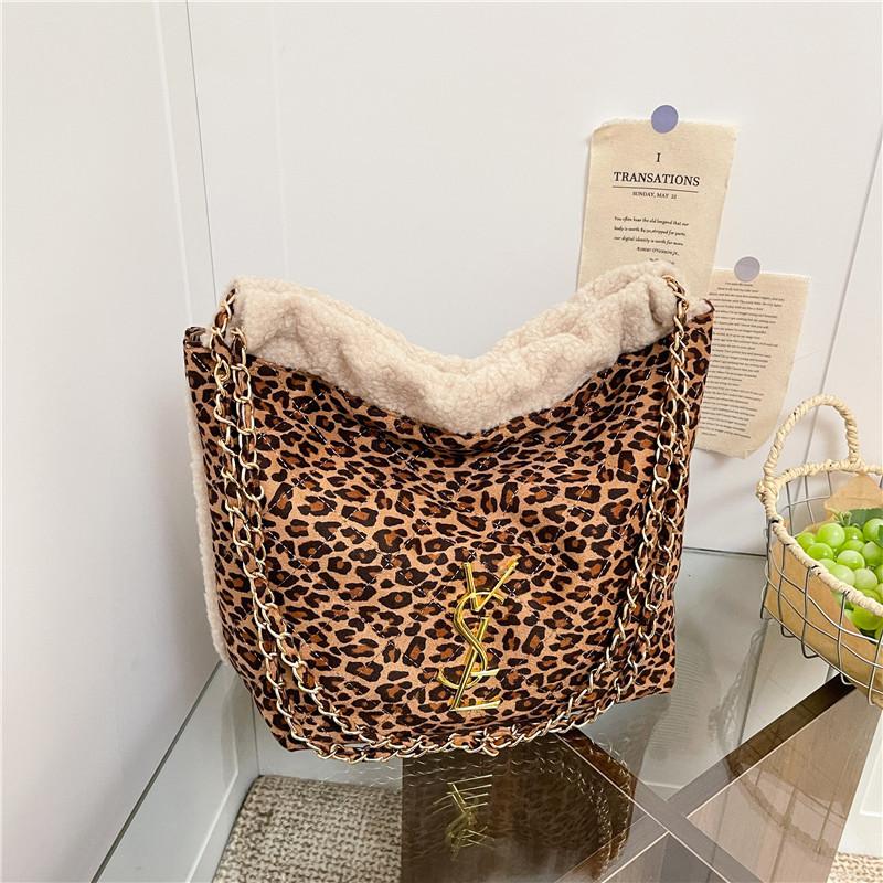 

Осень 2025 новый простой корейский нишевый дизайн сумка через плечо с леопардовым принтом большая вместимость мода из овечьей шерсти сумка-мессенджер цветной печати леопарда