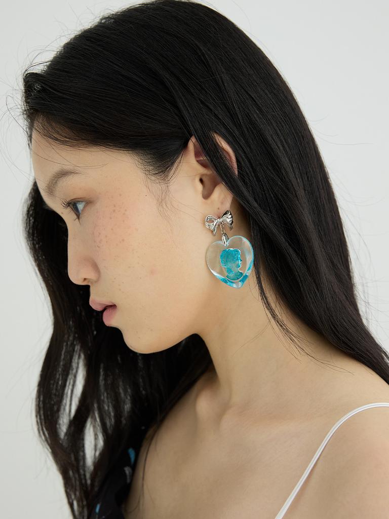 Lovuee Glass Cameo Earrings