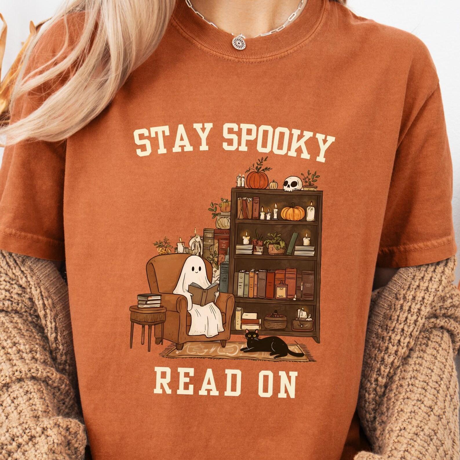 Cozy Ghost Reading T-Shirt: Spooky Cat Halloween Book Club Tee 4XL