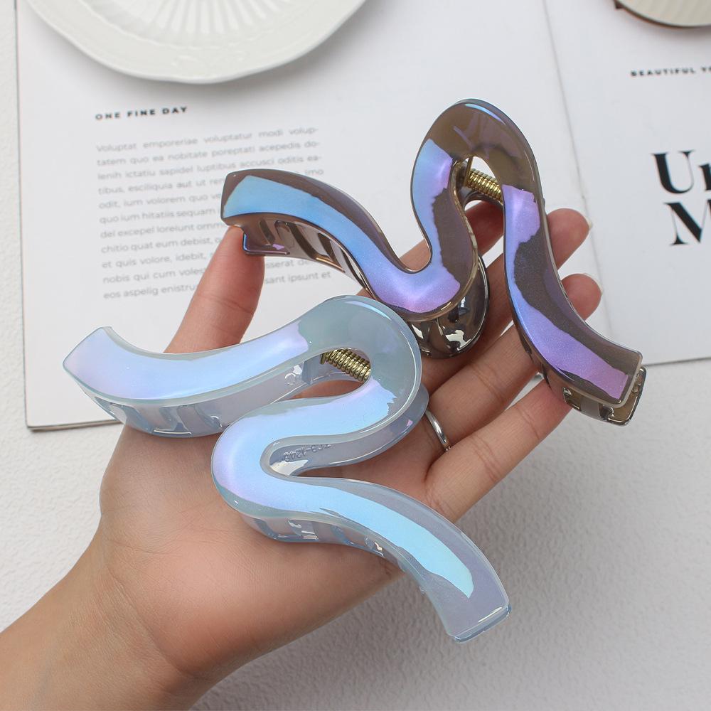 Korean Versatile Shiny Claw Clip: High-End Hair Accessory for Women