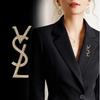 Broșă Elegantă de Damă High-End cu Litere: Broșă la Modă Versatilă pentru Paltoane și Costume - Accesoriu Perfect pentru Toamnă/Iarnă.
