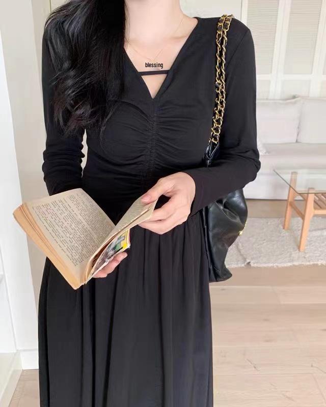 Plus Size Early Autumn High Waist V-Neck Black A-Line Dress - Korean Hepburn Style