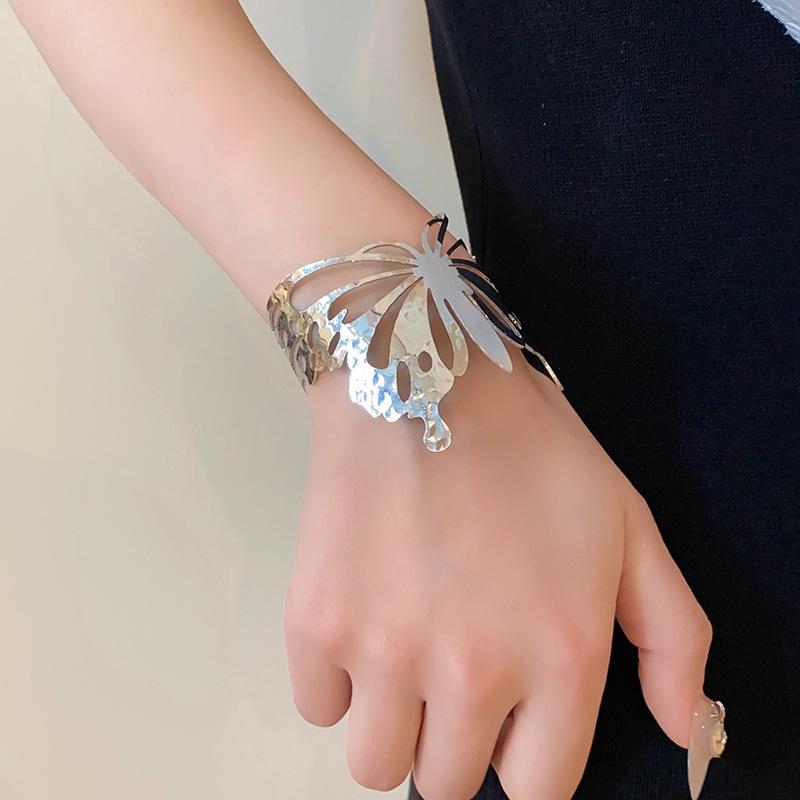 Trendiger grenzüberschreitender europäisch-amerikanischer offener Armreif: Nischen-Design-Armband mit Persönlichkeit und Stil