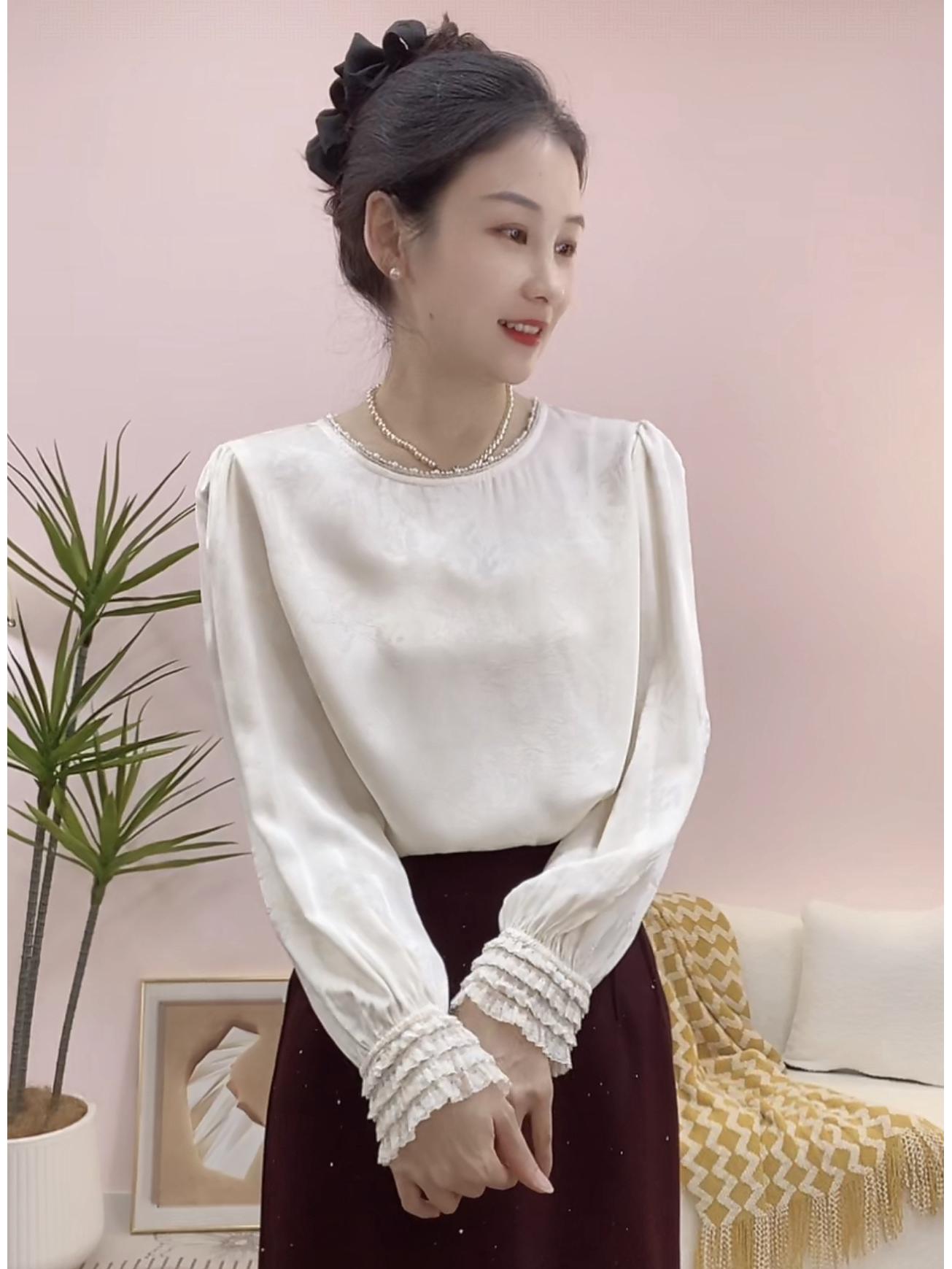 2025 Autumn Fashionable Chinese Style Satin Jacquard Beaded Top XXL (64-70 kg) белый