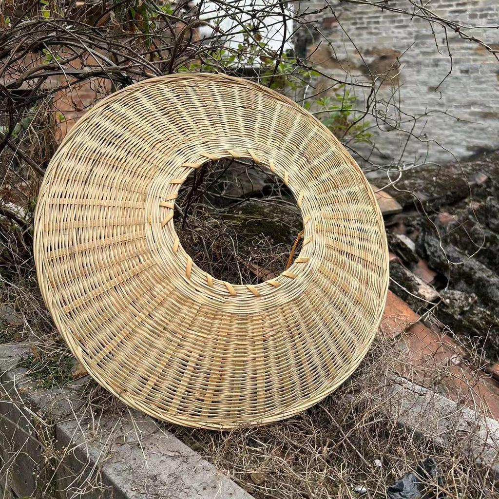 Chapeau Original en Bambou Noir - Accessoire de Costume Daxia Japonais avec Design Antique en Bronze Do Li