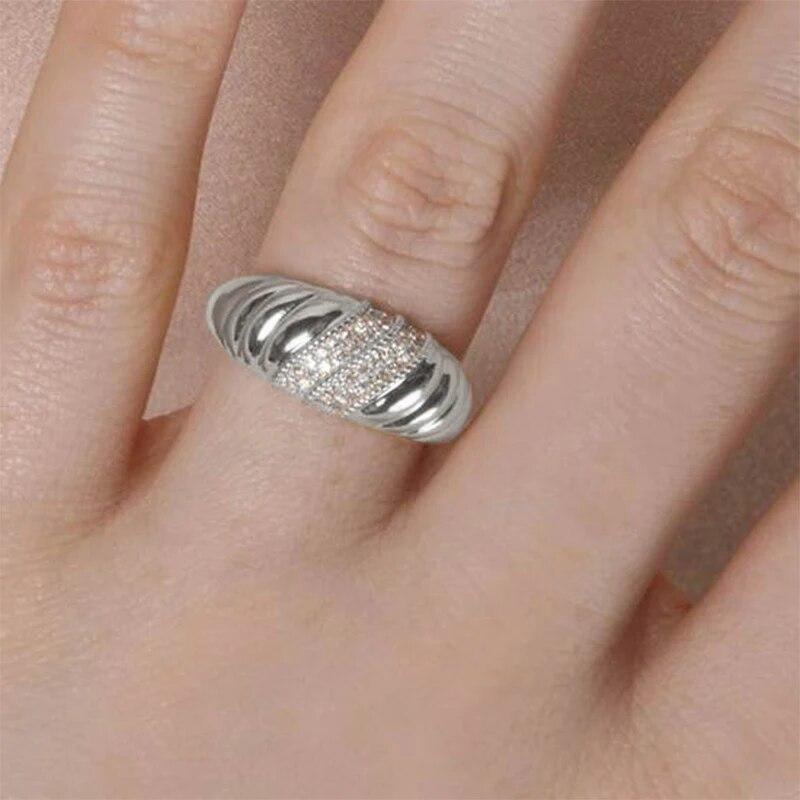 

Кришталева зірка. Масивна каблучка для жінок. Вінтаж, модний золотий колір. Цирконієві кільця, що складаються з пальців. Аксесуари в стилі панк. Ретро-ювелірні вироби R446 10