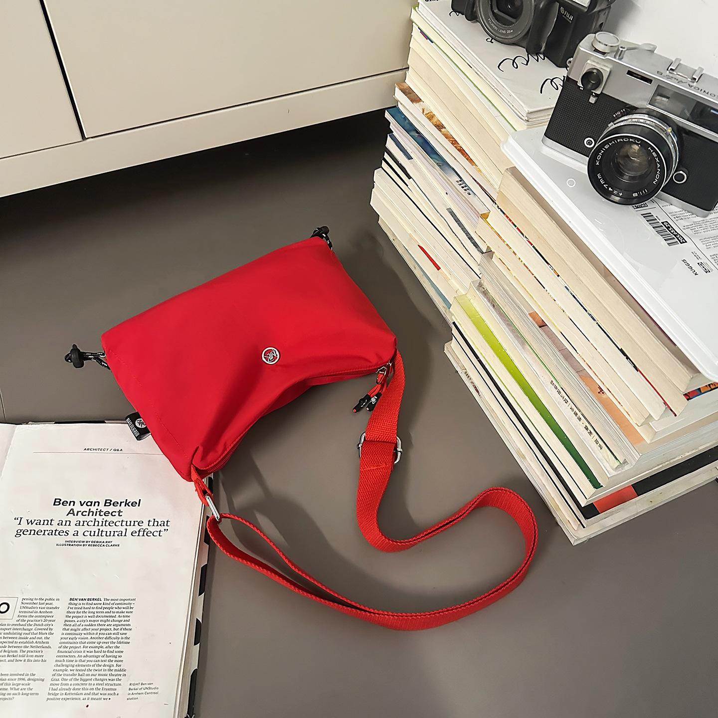 

Autumn and winter simple drawstring nylon bag women s and women s travel backpack casual messenger bag mobile phone bag красный