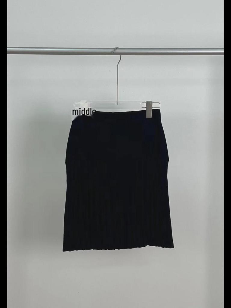 Håndlaget fransk perleskjørt - Elegant vårstil med plissert kant for et chic utseende.