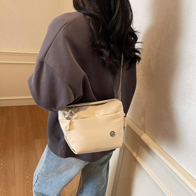 Casual Minimalist Nylon Crossbody Bag Premium Lightweight Small Shoulder Bag Commuter Phone Bag Spacious Women Purse
