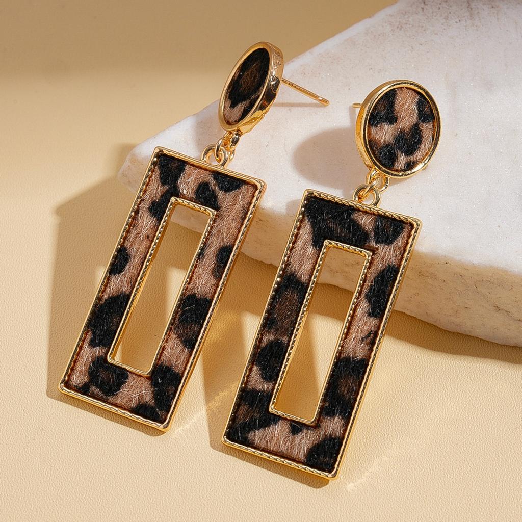 European and American autumn and winter retro geometric round flower leopard print silver needle earrings Maillard niche earrings