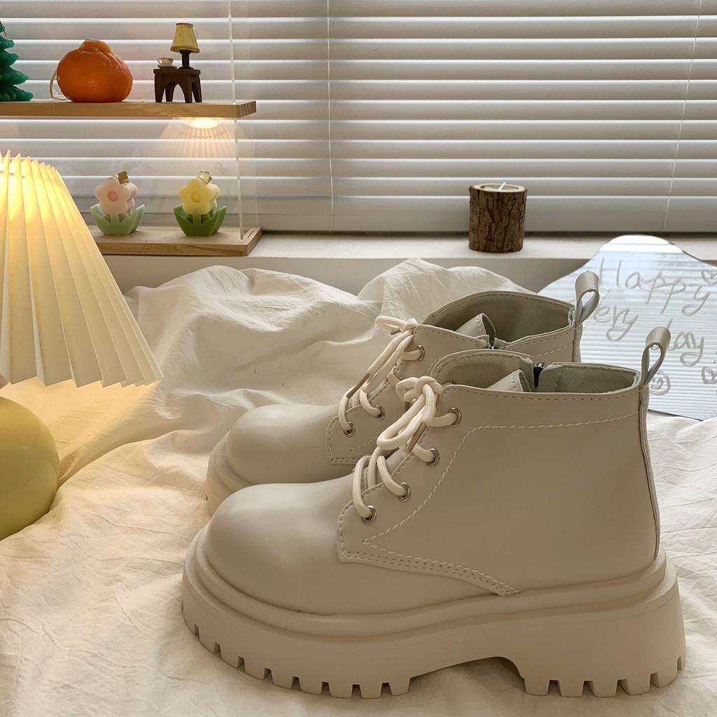 Dicksohlige Vierloch-Kurzschaft-Erhöhung Martin-Stiefel Damen klein Mann mit Rock vielseitig Retro Britischer Stil Frühling und Herbst Einzelstiefel i