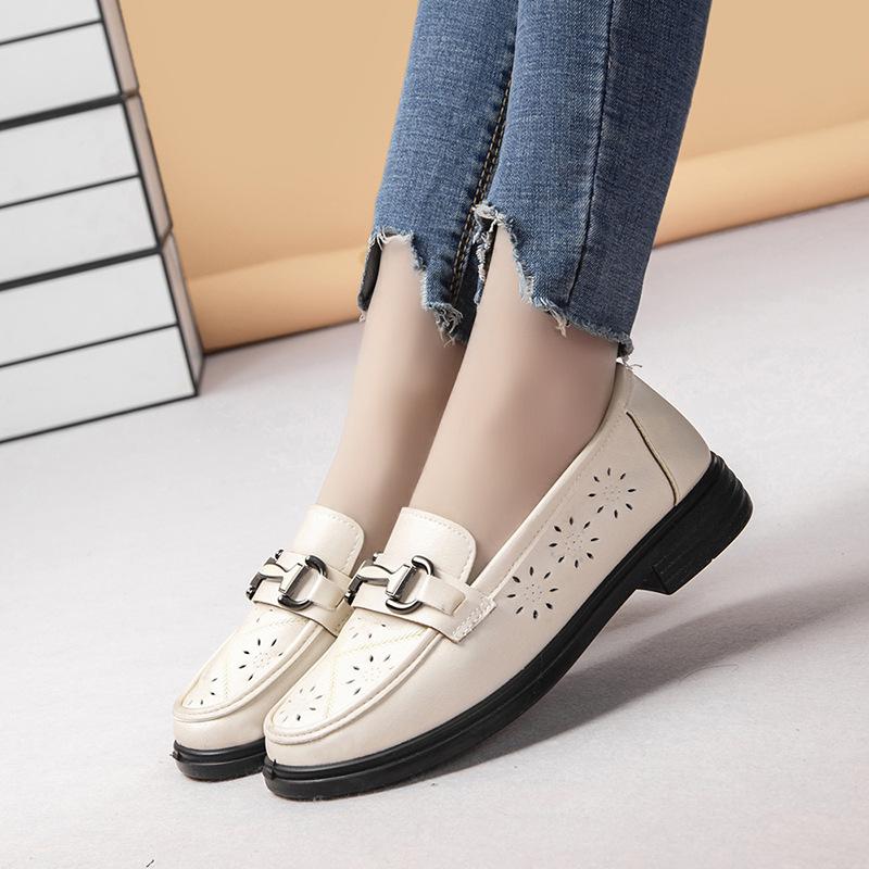 22 spring and summer flat-bottomed Doudou shoes hollow mesh holes soft sole lightweight mother