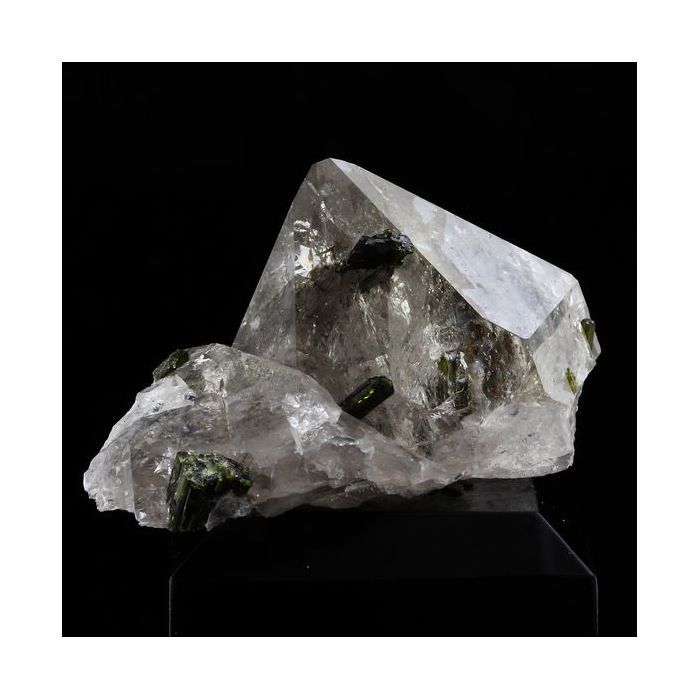 Pierres et Minéraux. Quartz fumé + Epidote. 105.0 ct. Massif des Grandes Rousses, Isère, France.