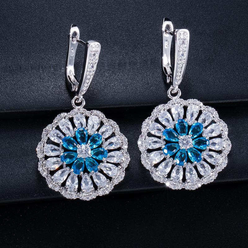 E0236 Creative Women'S Earrings, Small Fresh Zircon Flower Earrings Popular Jewelry