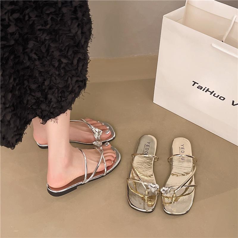 Square head rhinestone cover toe cool slippers female summer 2025 new low-heeled fairy wind with skirt beach cool slippers