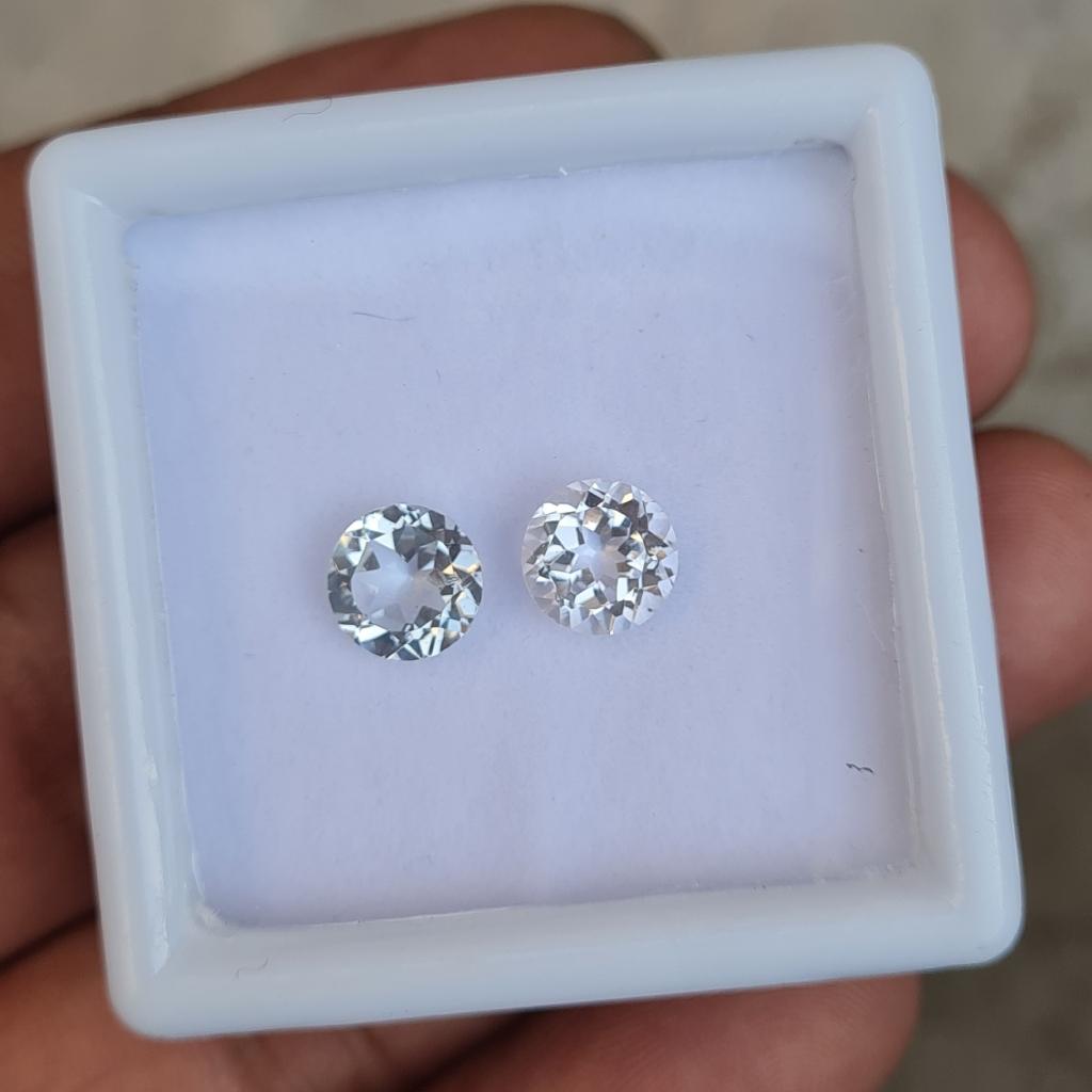 

Натуральный 2 шт. Кристалл драгоценный камень круглой огранки, 3,50 карата, размер камня 7 мм. 2 Pcs Round, 3.50 Crt, 7 MM