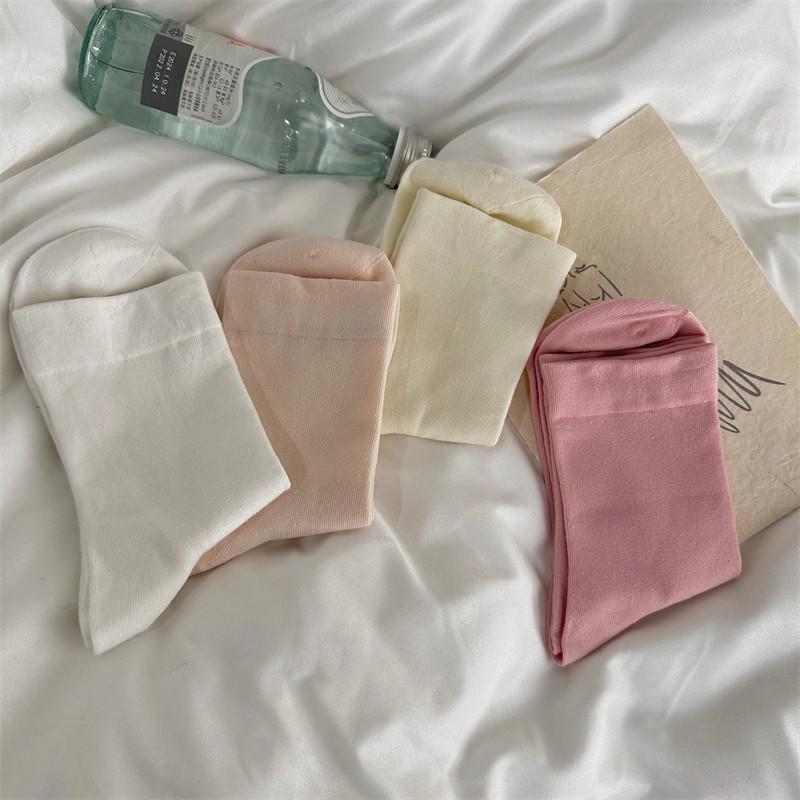 Breathable Seamless Women's Socks, Solid Color, Loose Cuff, Antibacterial, Anti-Pilling, Ideal for Spring/Autumn and Postpartum.