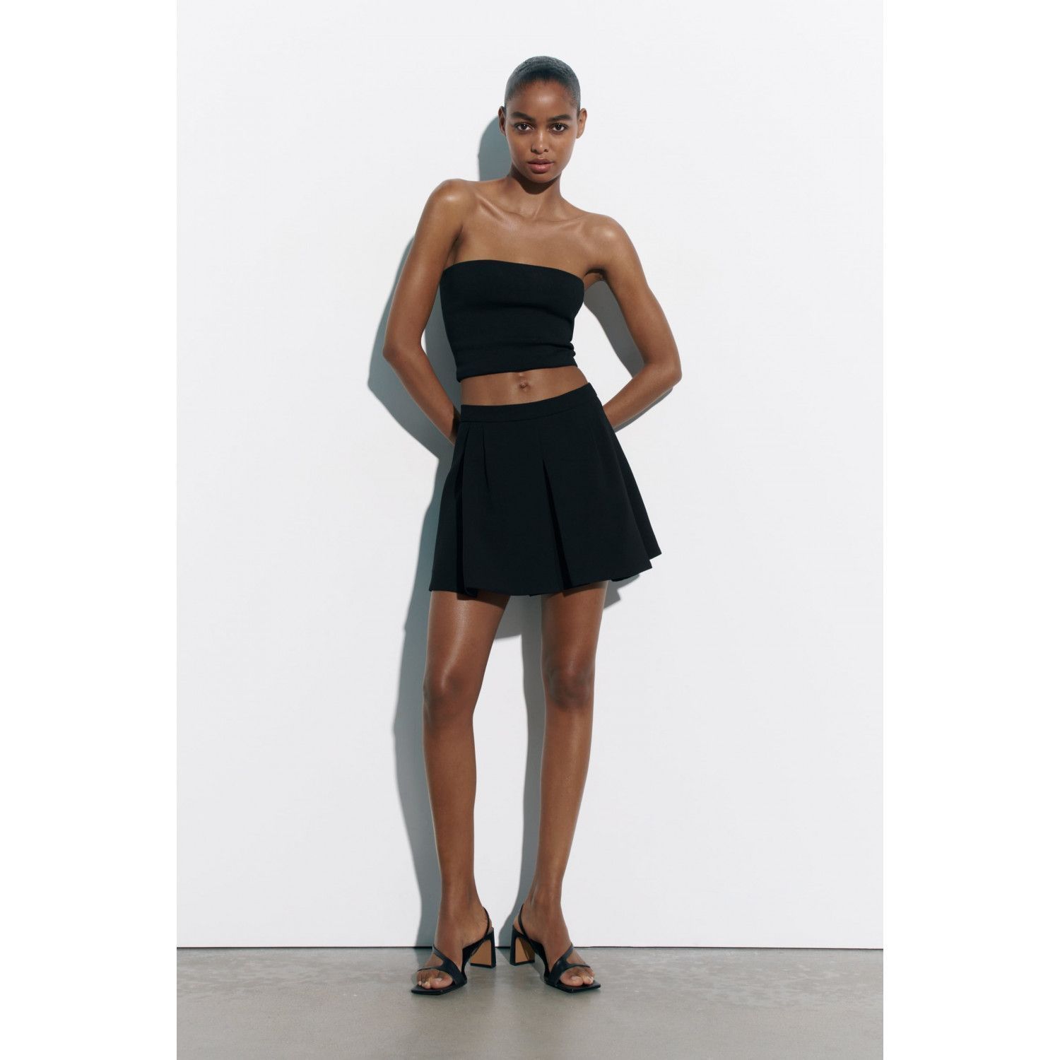 

CULOTTES WITH PLEATED DETAIL