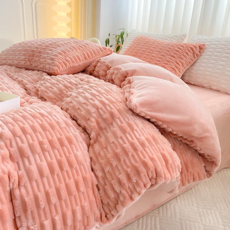 Mother and Baby Rabbit Velvet 4-Piece Set: Coral Fleece Duvet Cover, Solid Color Fitted Sheet, Milk Velvet 3-Piece Set for Single/Double Bed.